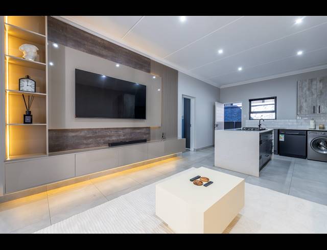 2 BEDROOM APARTMENT FOR SALE IN BRYANSTON